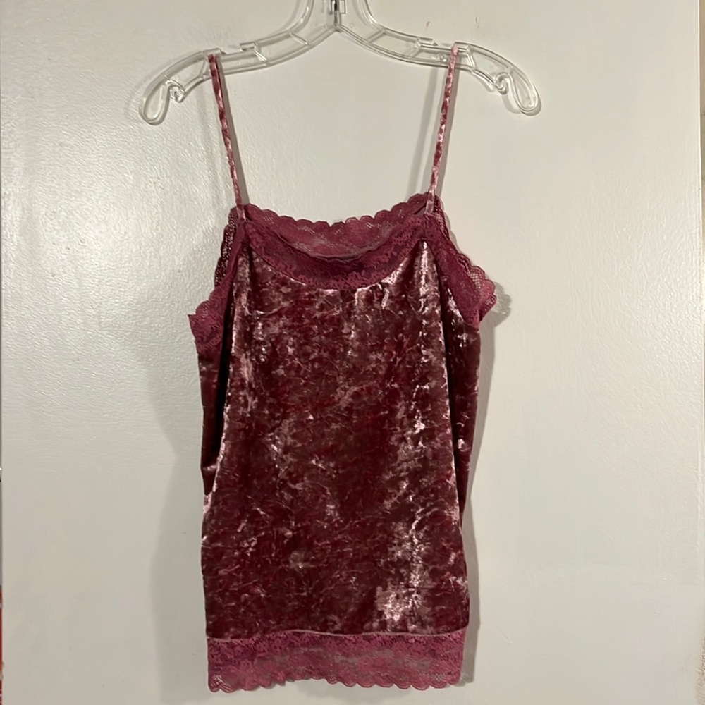 Romeo + Juliet crushed velvet and lace dusty rose camisole with spaghetti strap